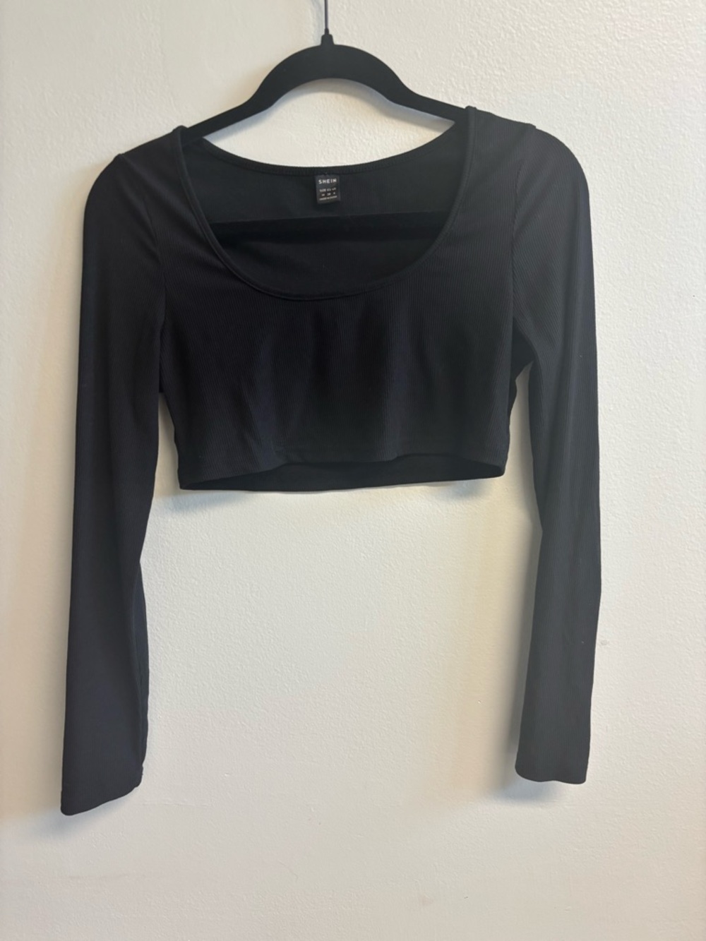 SHEIN Black Ribbed Long-Sleeve Crop Top